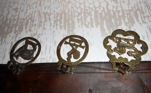 Antique Horizontal Horse Brass leather strap/harness with 6 Brasses