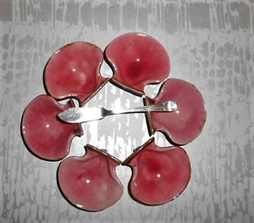 6 Footed Ceramic Scallop Shell Condiment/Oyster/ Butter/ Pate Bowls with Pate knife.