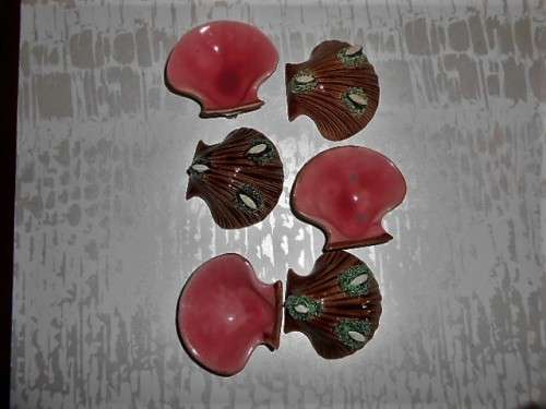 6 Footed Ceramic Scallop Shell Condiment/Oyster/ Butter/ Pate Bowls with Pate knife.