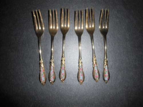 Boxed set of 6 Eetrite 24kt Gold Plated Cake forks with floral  pattern and  Decals c32