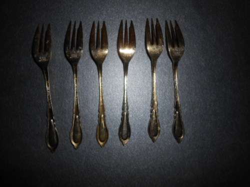 Boxed set of 6 Eetrite 24kt Gold Plated Cake forks with floral  pattern and  Decals c32