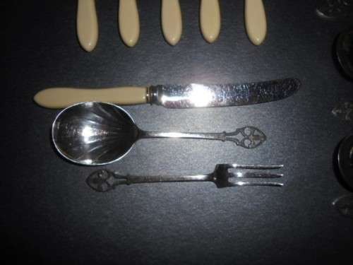 Gorgeous Boxed Genuine Bone Handle  & Plated Fruit Set. Dessert spoons, Forks, Knives c13