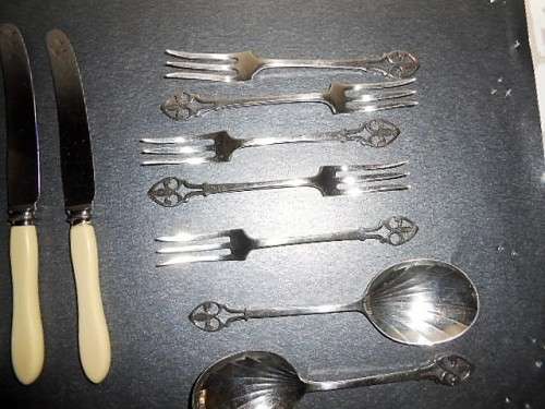 Gorgeous Boxed Genuine Bone Handle  & Plated Fruit Set. Dessert spoons, Forks, Knives c13