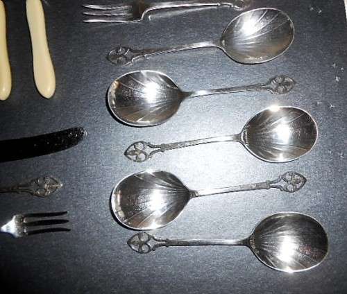 Gorgeous Boxed Genuine Bone Handle  & Plated Fruit Set. Dessert spoons, Forks, Knives c13