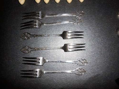 Gorgeous Boxed Genuine Bone Handle  & Plated Fruit Set. Dessert spoons, Forks, Knives c13