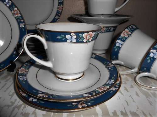 NORITAKE LEGENDARY 5x TRIO¿S & 1x DUO (PINK FLOWER SET IN BLUE BAND)
