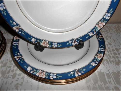 NORITAKE LEGENDARY 3 DINNER PLATES and 5 SOUP BOWL