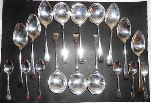 VINTAGE WOODEN CANTEEN OF CUTLERY 44 PIECES 8 GENUINE BONE HANDLE