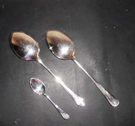 VINTAGE WOODEN CANTEEN OF CUTLERY 44 PIECES 8 GENUINE BONE HANDLE