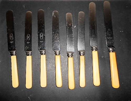VINTAGE WOODEN CANTEEN OF CUTLERY 44 PIECES 8 GENUINE BONE HANDLE