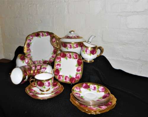 RARE ROYAL ALBERT OLD ENGLISH ROSE TEA SET 20 pieces