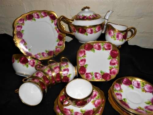 RARE ROYAL ALBERT OLD ENGLISH ROSE TEA SET 20 pieces