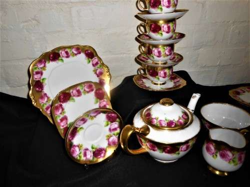 RARE ROYAL ALBERT OLD ENGLISH ROSE TEA SET 20 pieces