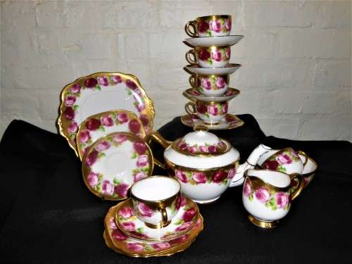 RARE ROYAL ALBERT OLD ENGLISH ROSE TEA SET 20 pieces