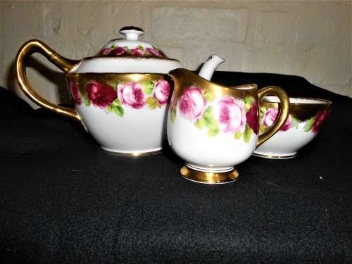 RARE ROYAL ALBERT OLD ENGLISH ROSE TEA SET 20 pieces