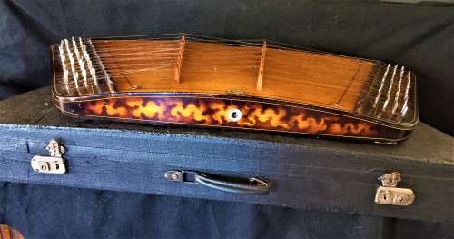 ANTIQUE VINTAGE KAM SHING 60 STRING GUZHENG/ CHINESE HARP IN A CARRYING CASE