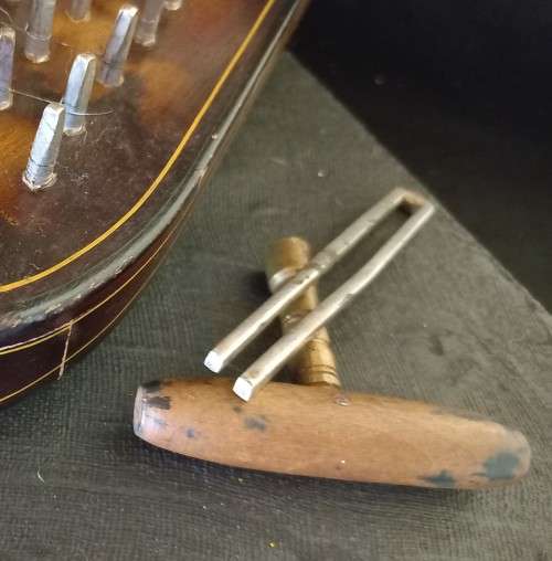 ANTIQUE VINTAGE KAM SHING 60 STRING GUZHENG/ CHINESE HARP IN A CARRYING CASE