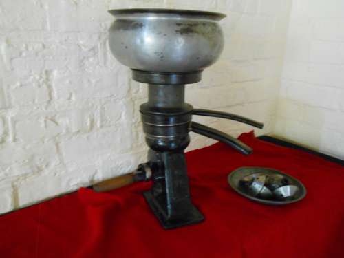 Cast Iron Table Top Westfalia GA 50 Cream Separator