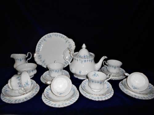 23 Piece Royal Albert Memory Lane Tea Set