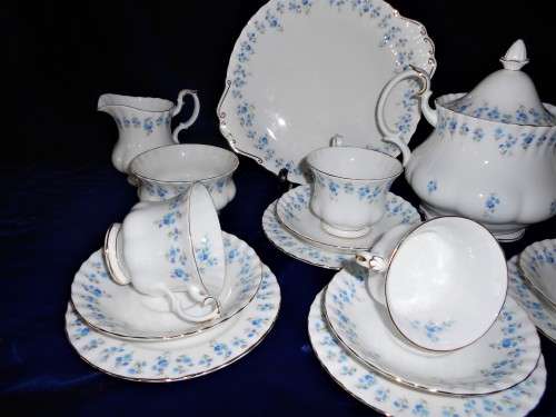 23 Piece Royal Albert Memory Lane Tea Set