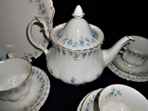 23 Piece Royal Albert Memory Lane Tea Set