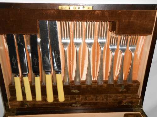 87 Piece Cutlery Canteen with Key Bone Silverplate D.W.T. and Perdoz  hallmark cartouche