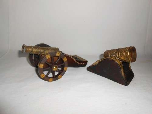 2 Spanish Replica Carlos II Replica and Dortero Plaza Siglo XVI  Canons