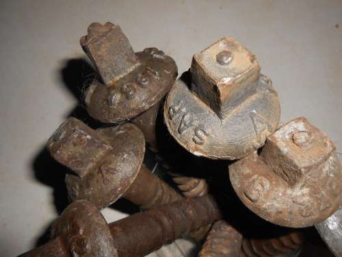 7 SAR Square Head Sleeper Spikes