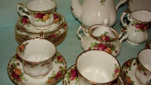 NEW YEAR SALE 29 piece Royal Albert Old Country Rose Tea Set+ Cake plate