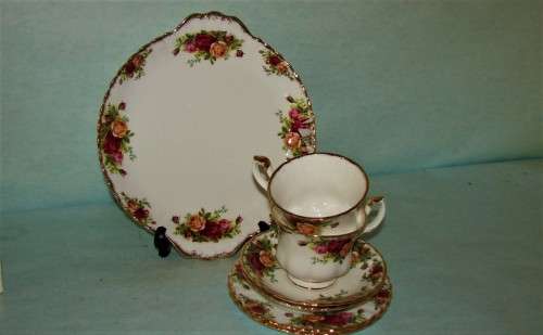 NEW YEAR SALE 29 piece Royal Albert Old Country Rose Tea Set+ Cake plate