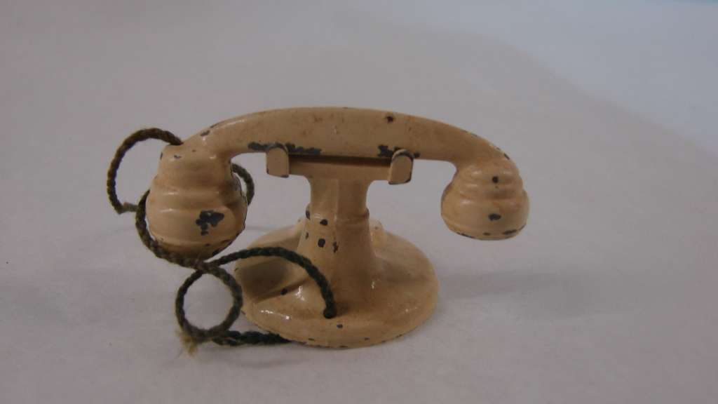 1930 Little Miss Tootsie Toy telephone