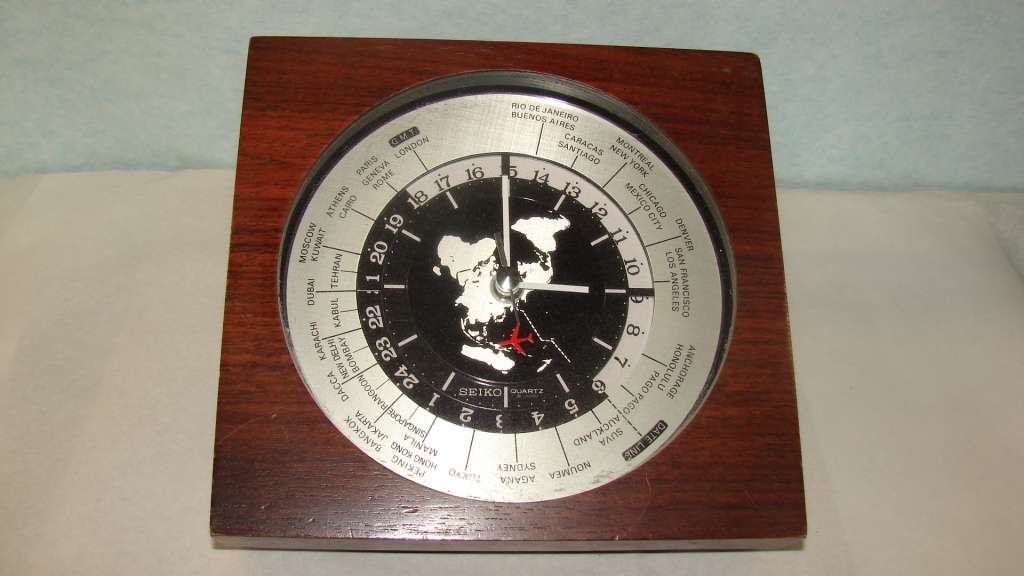80 Seiko Quartz World Desk Clock Working