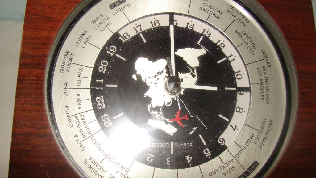 80 Seiko Quartz World Desk Clock Working