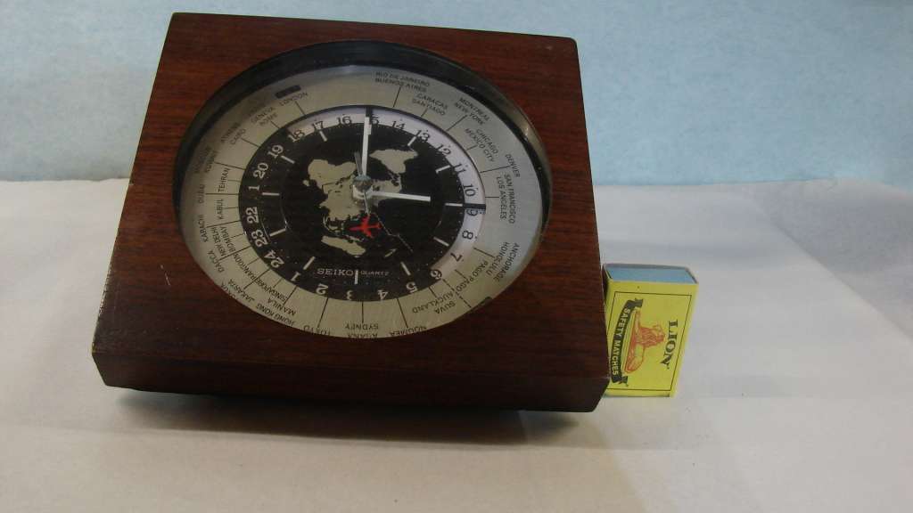 80 Seiko Quartz World Desk Clock Working