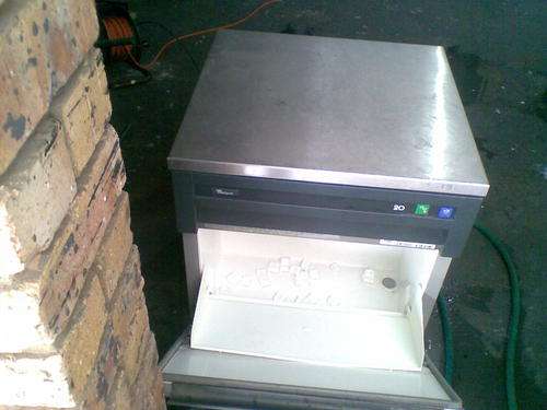 Whirlpool Automatic Ice Making Machine