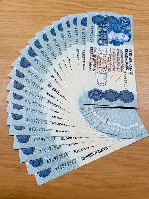 R2 Bank Notes crispy paper. Almost brand NEW. Gerhard de Kock