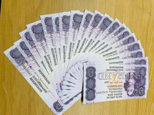 R5 Bank Notes crispy paper. Almost brand NEW. Gerhard de Kock