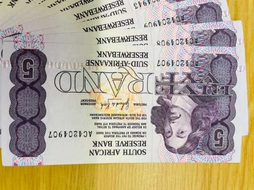 R5 Bank Notes crispy paper. Almost brand NEW. Gerhard de Kock