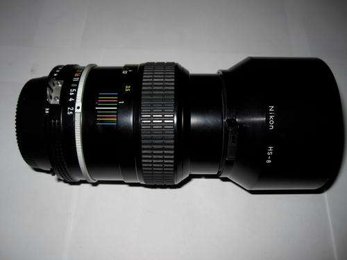 Nikon Nikkor Ai-s 105mm f2,5 with HS-8 Hood "Excellent"
