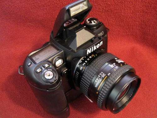Nikon F80 with AF Nikkor 35-70mm f3,3-5,6 and MB-16 AA Battery pack""Excellent""