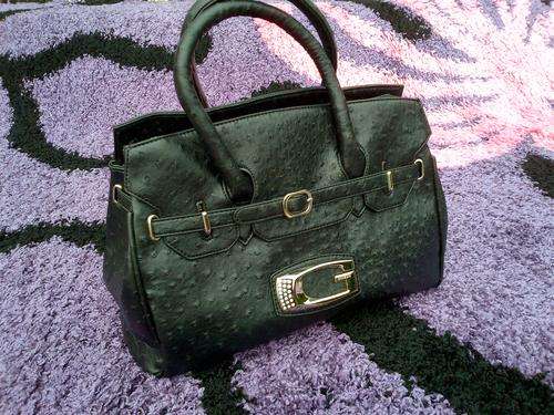 Guess Faux Ostrich Handbag Black 100% Genuine 7 Day Money Back Guarantee!!