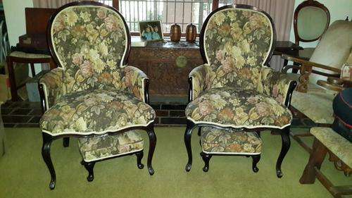 2 Queen Anne Chairs with footstools