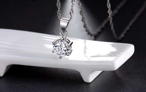 Elegant Silver Platinum Plated Necklace with 2ct Cubic Zirconia Crystal Pendant **FREE VELVET POUCH