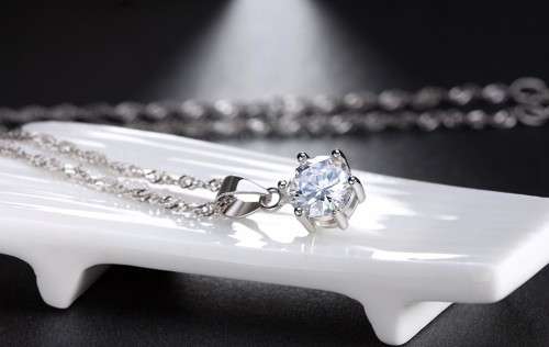 Elegant Silver Platinum Plated Necklace with 2ct Cubic Zirconia Crystal Pendant **FREE VELVET POUCH