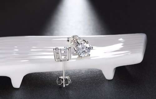 Platinum Plated Classical Cubic Zirconia 6 Claw Stud Earrings **FREE VELVET POUCH