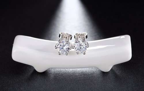 Platinum Plated Classical Cubic Zirconia 6 Claw Stud Earrings **FREE VELVET POUCH