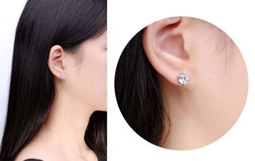 Platinum Plated Classical Cubic Zirconia 6 Claw Stud Earrings **FREE VELVET POUCH