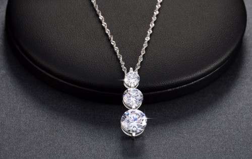 Charming Platinum Plated Round Cut 4ct Cubic Zirconia Pendant Necklace **FREE VELVET POUCH