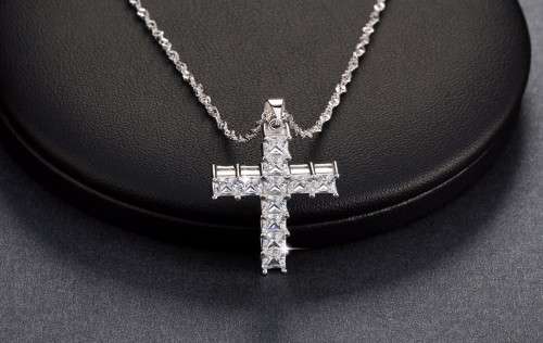 Platinum Plated Silver Cross Paved 0.25ct AAA Cubic Zirconia Pendant Necklace **FREE VELVET POUCH