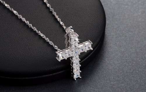 Platinum Plated Silver Cross Paved 0.25ct AAA Cubic Zirconia Pendant Necklace **FREE VELVET POUCH